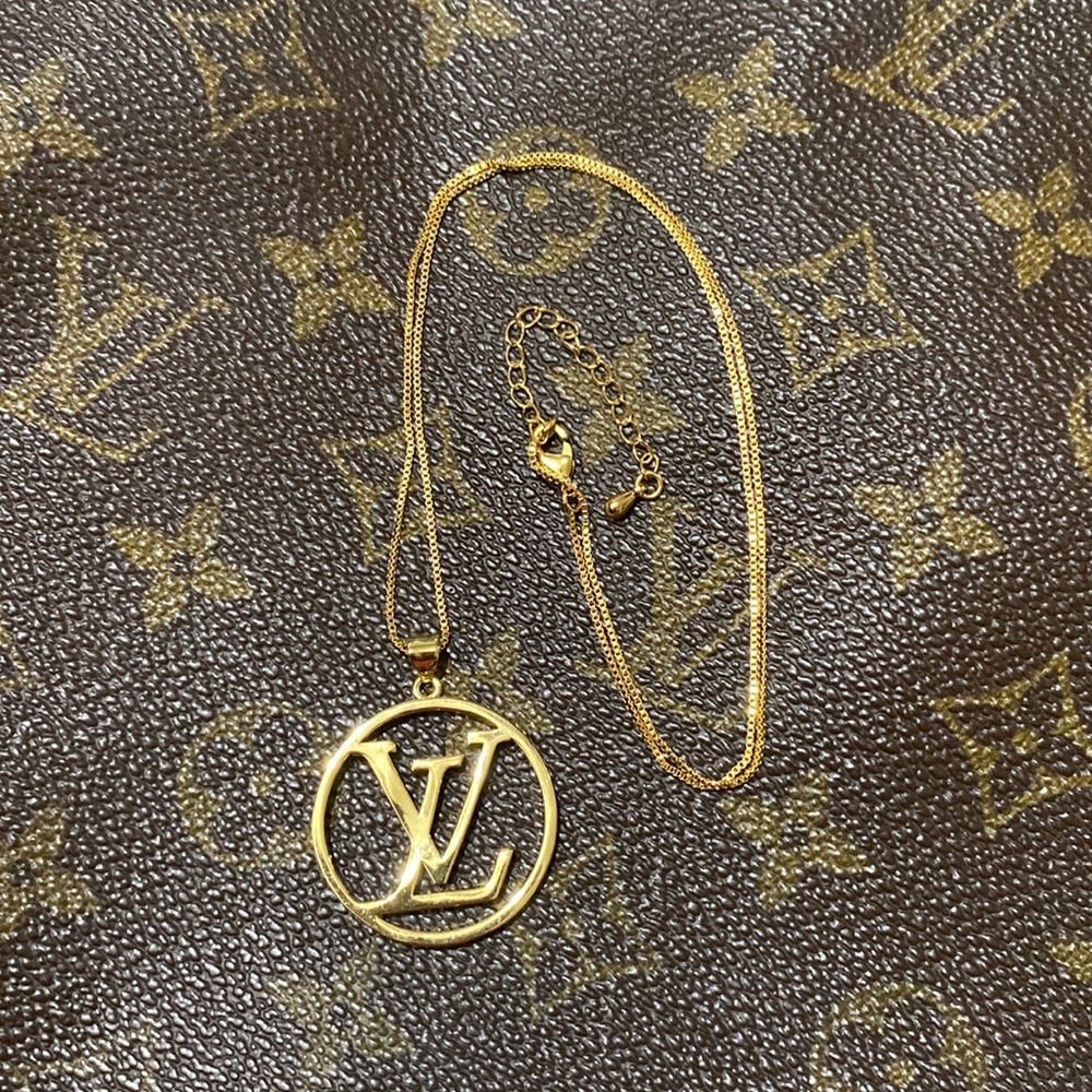 Louis Vuitton Gold Pendant Necklace